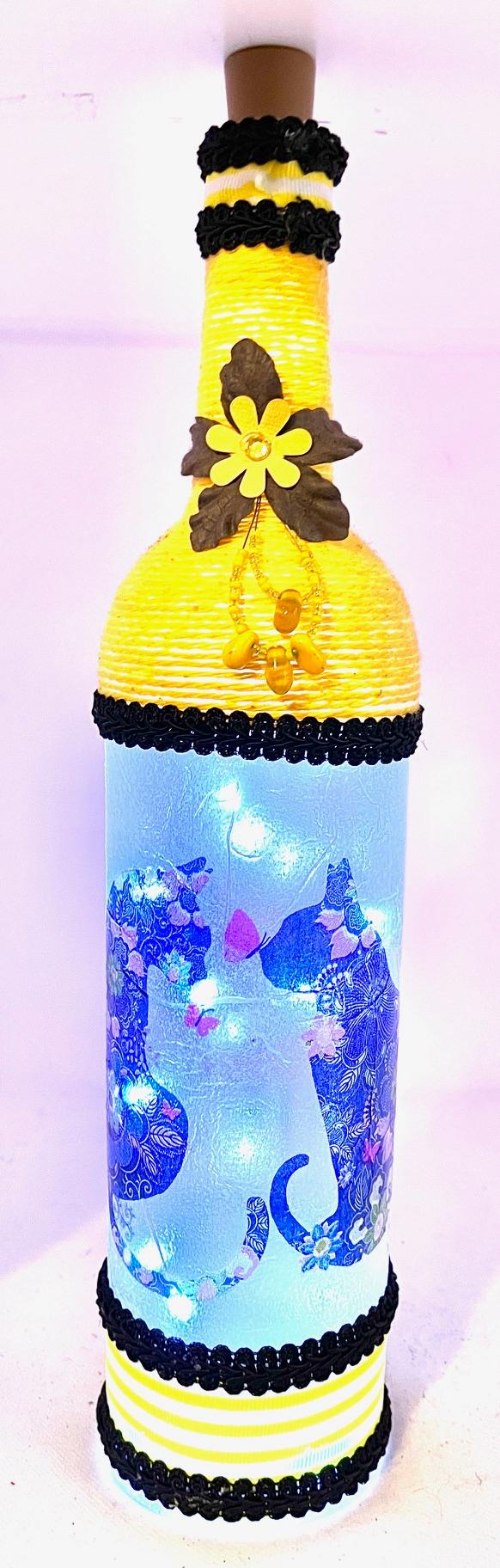 Kissing Cats Yellow Nightlight